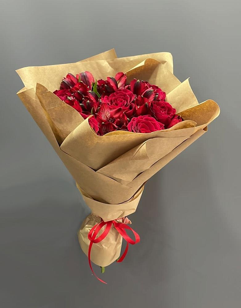 Букет цветов из: Альстромерии и Розы в Мошково