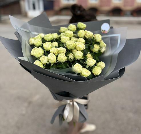 Букет Белые кустовые розы Солинеро в Мошково