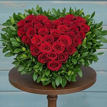 Цветочная композиция из Розы в виде сердца в Мошково