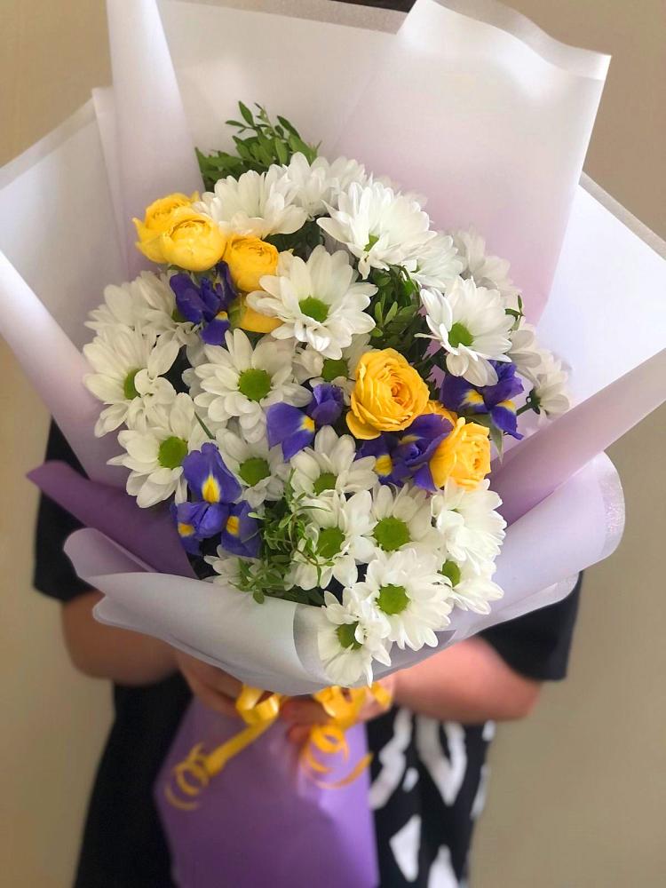 Букет цветов из: Ирисы, Хризантемы и Розы в Мошково