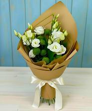 Букет цветов из:  Хризантемы и Лизиантусы в Мошково