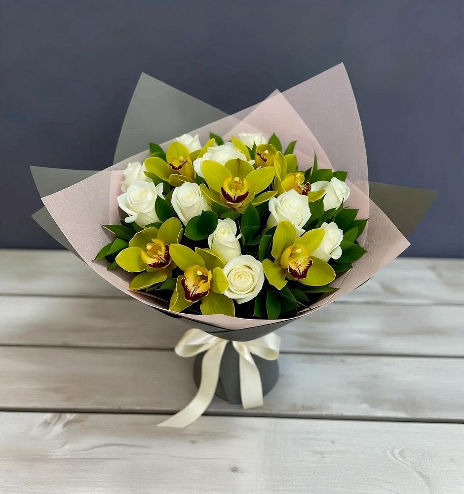 Букет цветов из: Орхидеи и Розы в Мошково