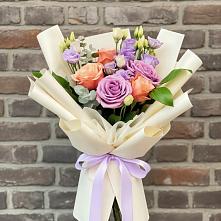 Букет цветов из:  Лизиантусы и Розы в Мошково