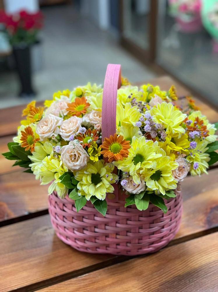 Цветочная композиция из Хризантемы и Розы в корзине в Мошково
