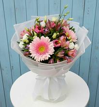 Букет цветов из:  Герберы, Альстромерии и Лизиантусы в Мошково