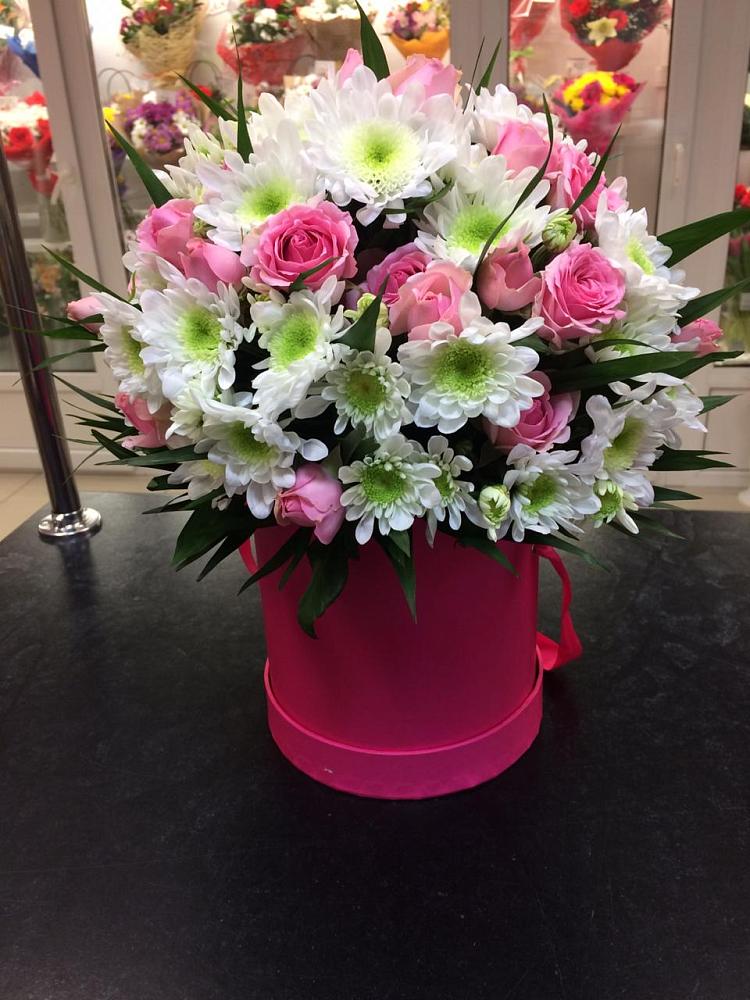 Цветочная композиция из Розы и Хризантемы в шляпной коробке в Мошково