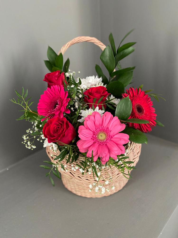Цветочная композиция из Розы, Хризантемы и Герберы в корзине в Мошково