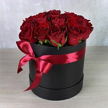 Цветочная композиция из Розы в шляпной коробке в Мошково