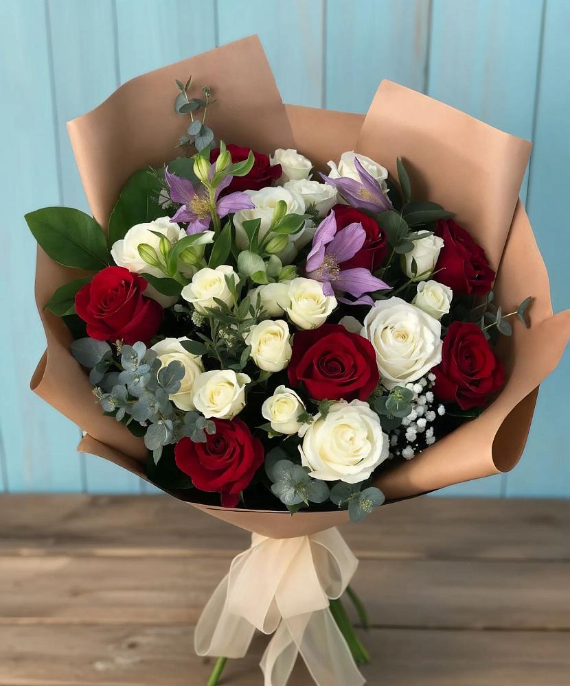 Букет цветов из: Розы и Альстромерии в Мошково
