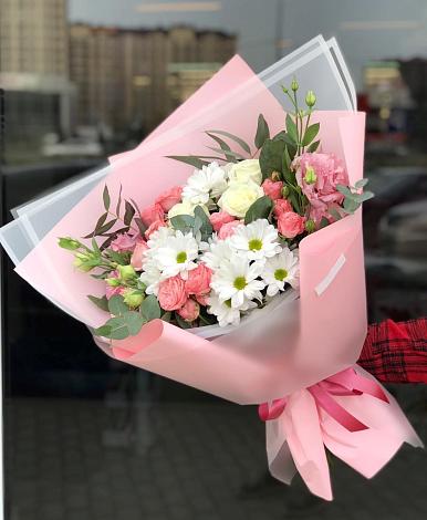 Букет цветов из: Розы, Лизиантусы и Хризантемы в Мошково